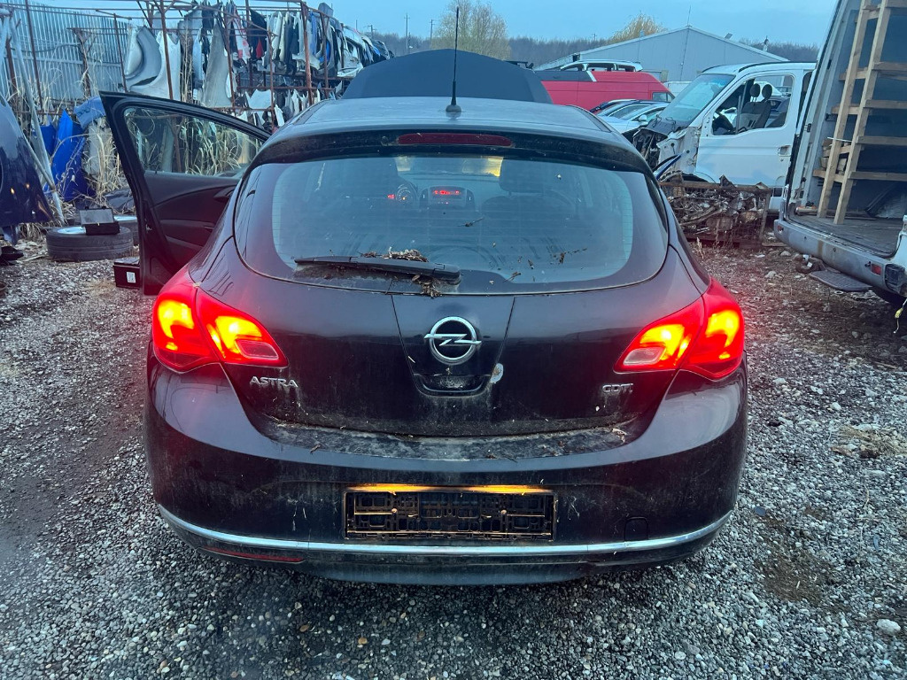 Scut motor plastic Opel Astra J 2014 Hat