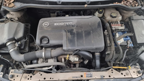 Scut motor plastic Opel Astra J 2015 facelift berlina 1.7 cdti