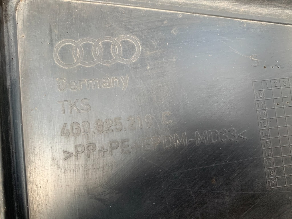 Scut spate Audi A6 C7 cod 4G0825219C