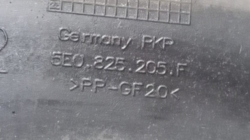 Scut sub masina partea stanga Skoda Octavia 3 an 2015 cod 5E0825205F