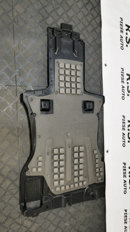 Scut sub motor partea centrala AUDI Q7 2