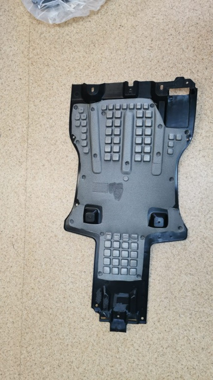 Scut sub motor partea centrala AUDI Q7 2