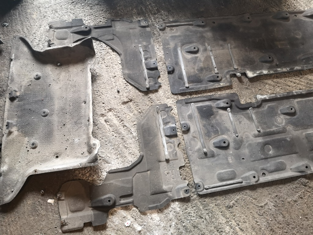 Scuturi laterale praguri Audi A8 4H 2012 scurt.