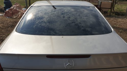 Se da intraga pentru dezmembrari Mercedes E32