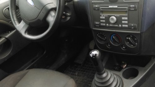 Se dezmembreaza Ford Fiesta MK5