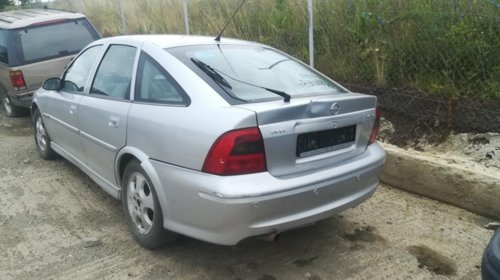 Se dezmembrez Opel Vectra B 1.6i hatchback in