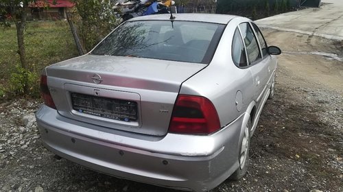 Se dezmembrez Opel Vectra B 2.2dti pompa defe