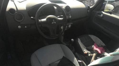 Se dezmembrez Mitsubishi colt CZ3