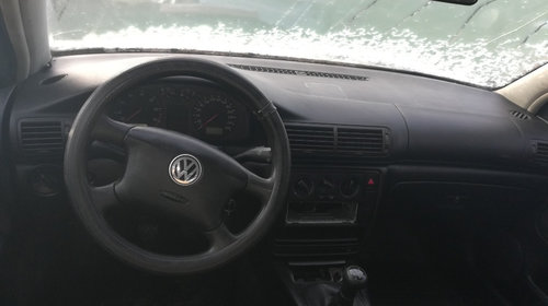 Se dezmembrez vw Passat B5 an fabricație 2000, motor 1.8i 20v