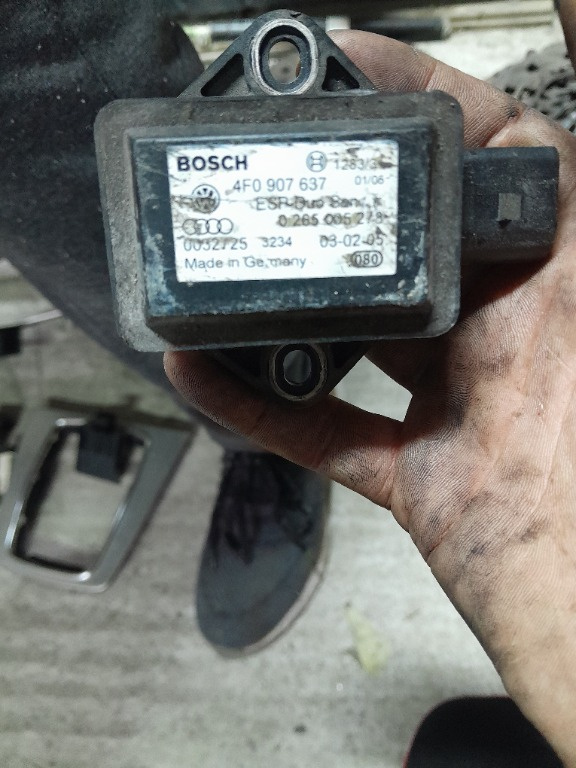 Senzor Esp Audi A4 B7 An Fab 2008 Cod piesa : 4F0 907 637