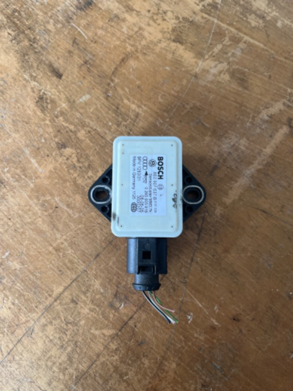 Senzor ESP pentru Audi A4 B7,cu codul: 8E0907637B.