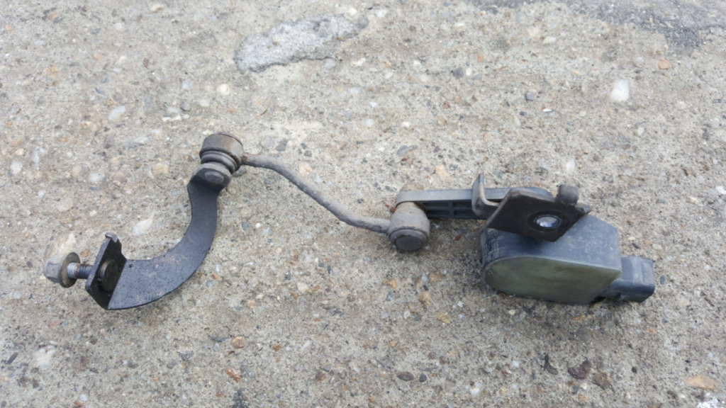 Senzor nivel faruri xenon VW Passat B6