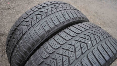 SET 2 Anvelope Iarna 225/40 R18 PIRELLI SOTTOZERO 3 92V