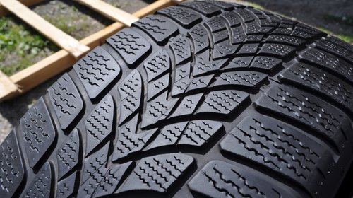 SET 2 Anvelope Iarna 225/50 R17 DUNLOP SP WINTER SPORT 4D DSST 94H - RUNFLAT