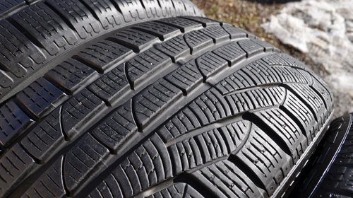 SET 4 Anvelope Iarna 225/45 R18 PIRELLI SOTTOZERO SERIE II 95V - Runflat