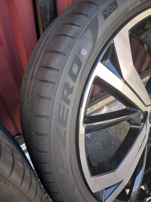 Set 4 Anvelope Noi Vara Pirelli P Zero 2