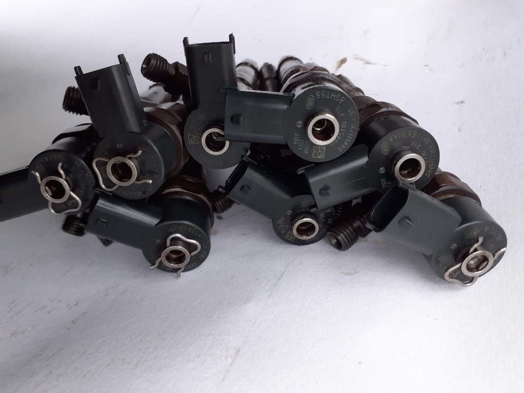 Set 4 bucati Injectoare Jeep Cherokee 2.