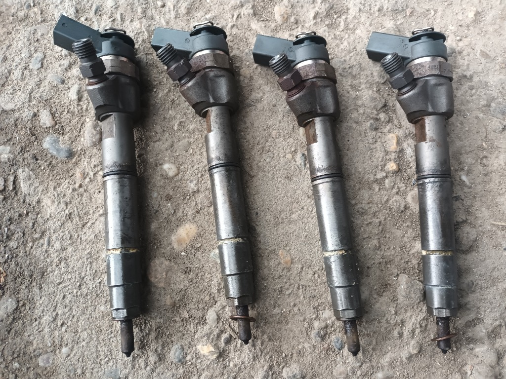 Set 4 injectoare mercedes b class,a class 2.0 cdi cod a6400700787