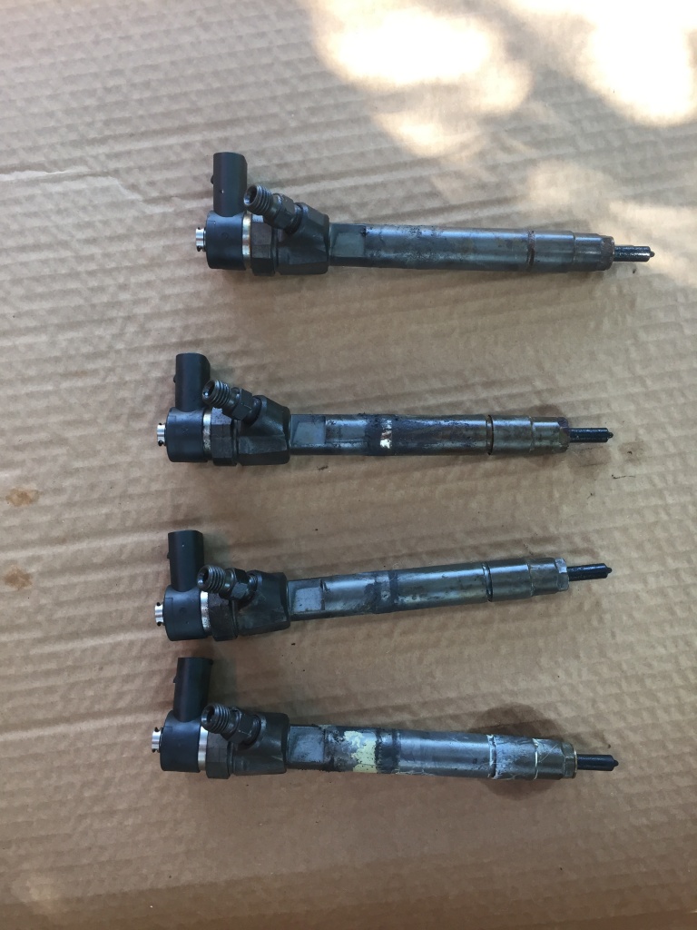 Set 4 injectoare Mercedes c class w203 motor 2.2 cdi