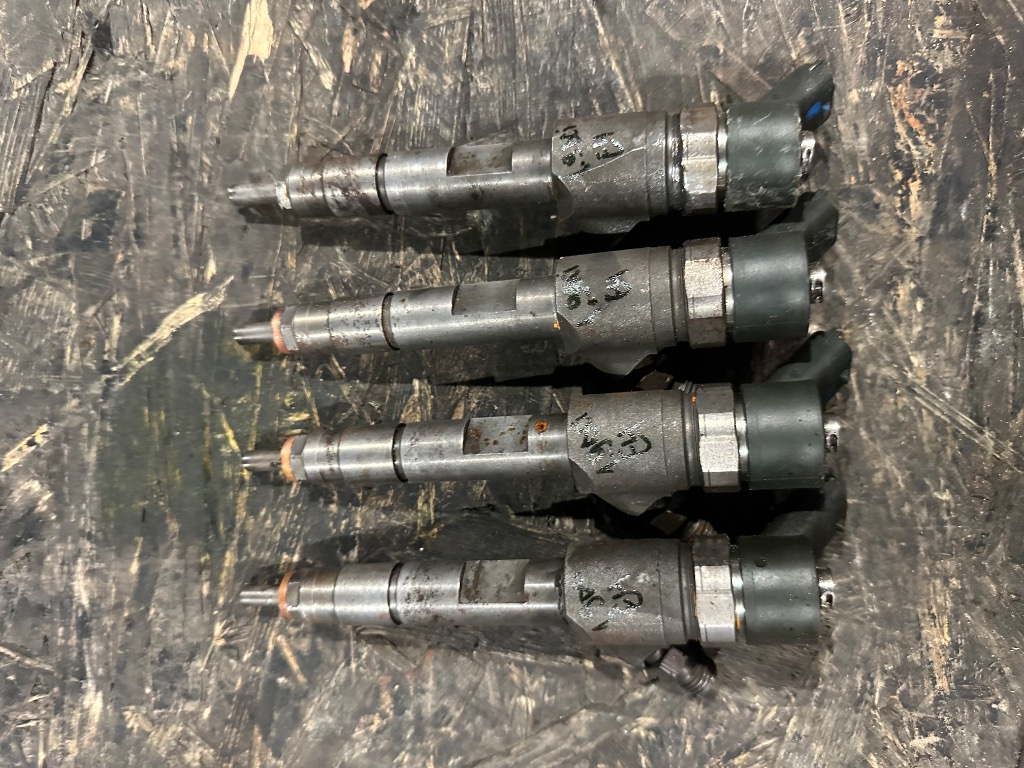 Set 4 injectoare Renault 1.9 DCI F9Q Euro 4 Megane 2 Laguna 2 Scenic Kangoo - Cod 8200389369 / Bosch 044511026 - imagine 1