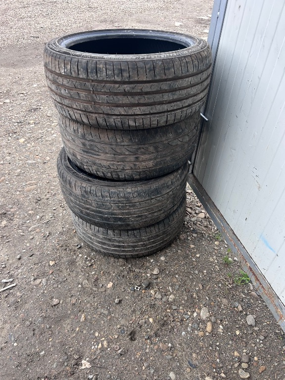 Set anvelope vară 215/40zr17 87w second hand