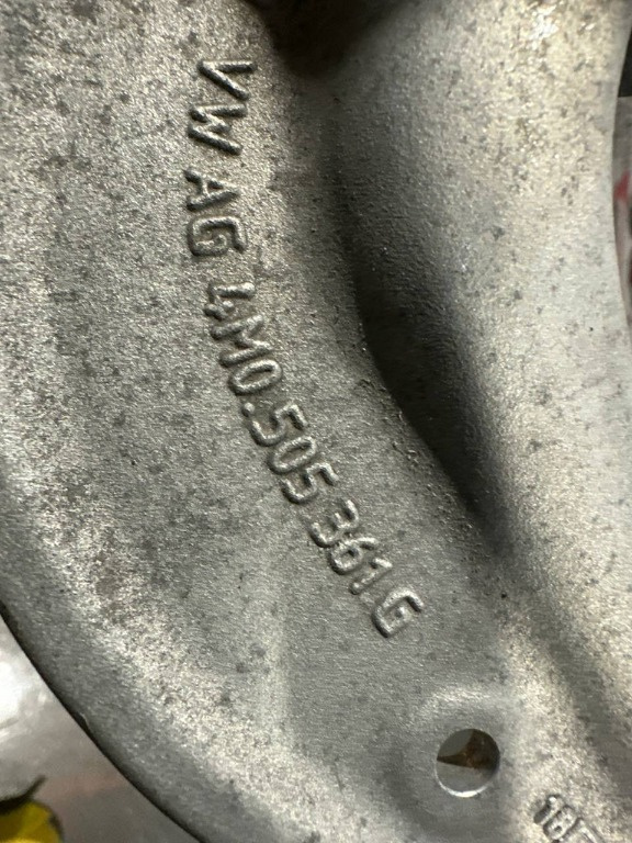 Set brate spate dreapta 80A505311B Audi 