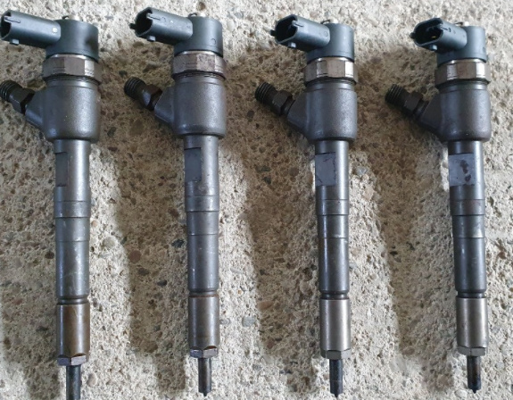 Set Injectoare Opel Corsa D 1.3 CDTI 95CP Euro 5 din 2012 cod: 0445110326