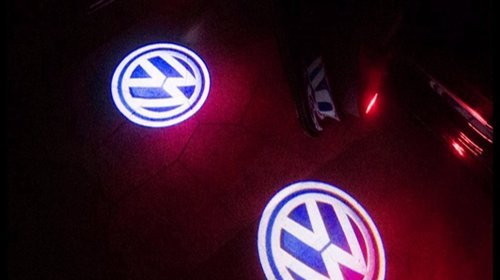 Set lampi dedicate cu logo Volkswagen pentru 