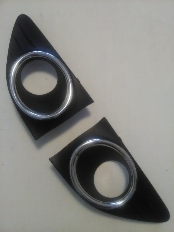 Set ornament proiector Clio 4 Duster Stepway cod 261A37744R 261A 25647R.Produs nou și original Renault.