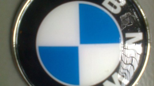 Sigla capota (emblema) BMW + orice marca