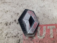 SIGLA (EMBLEMA) RENAULT CLIO II 2004 OEM:8200070031.