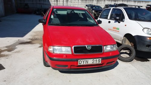 Skoda Octavia 1.6 benzina tip motor aee an f.1999