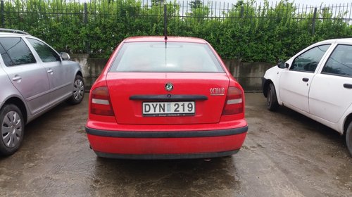 Skoda Octavia 1.6 benzina tip motor aee an f.1999