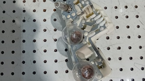 SOCLU BECURI LAMPA DREAPTA BMW E90 2007,BERLI