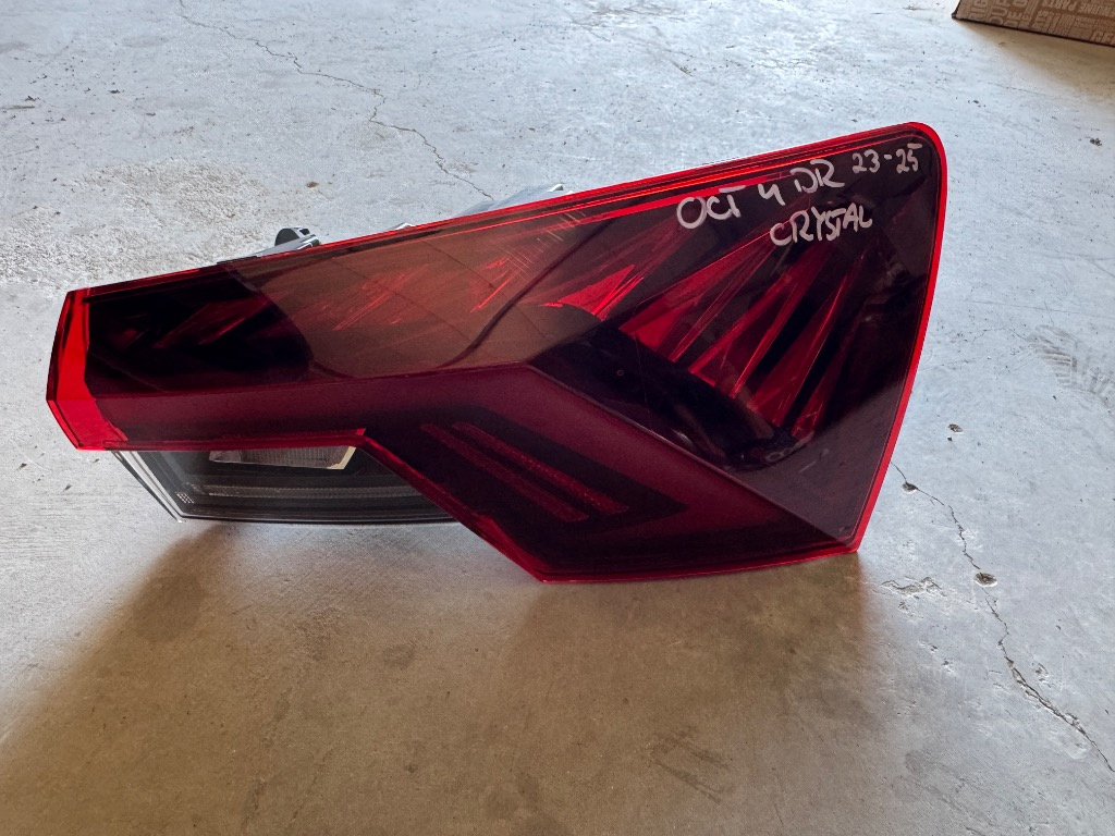Stop dreapta aripa Skoda Octavia 4 CRYSTAL LIGHTNING 2021/2022/2023/2024/2025 cod 5E3.945.208.A