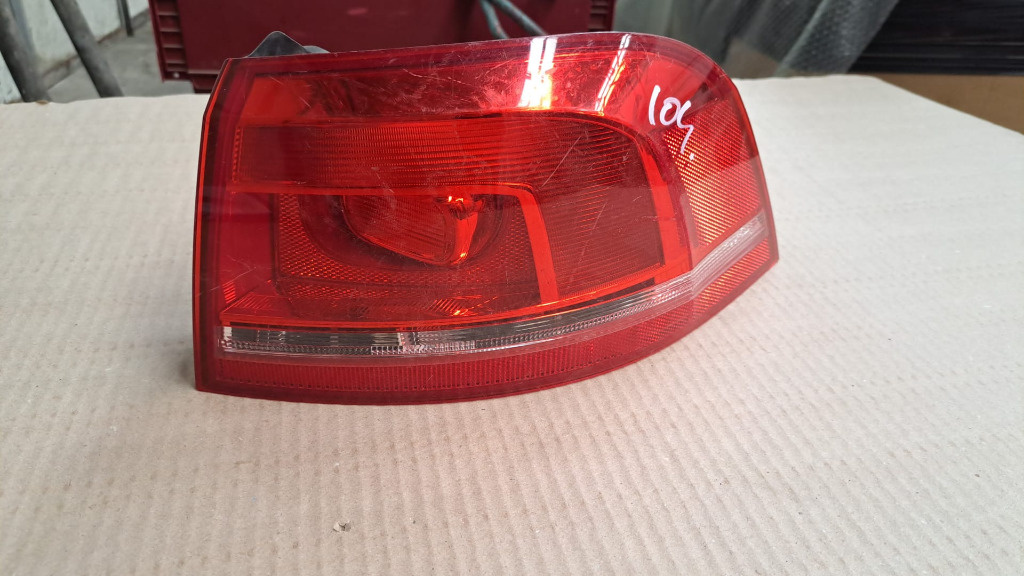 Stop dreapta aripa VW Passat B7 combi cod 3AF94509