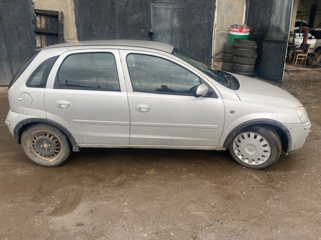 Stop dreapta spate Opel Corsa C 2005 Hat