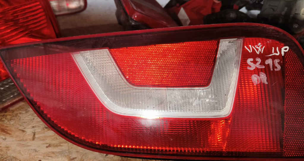 Stop dreapta spate vw up !,cod 1s0945096g Volkswagen Up! an 2011 cod piesa 1S0945096G S215