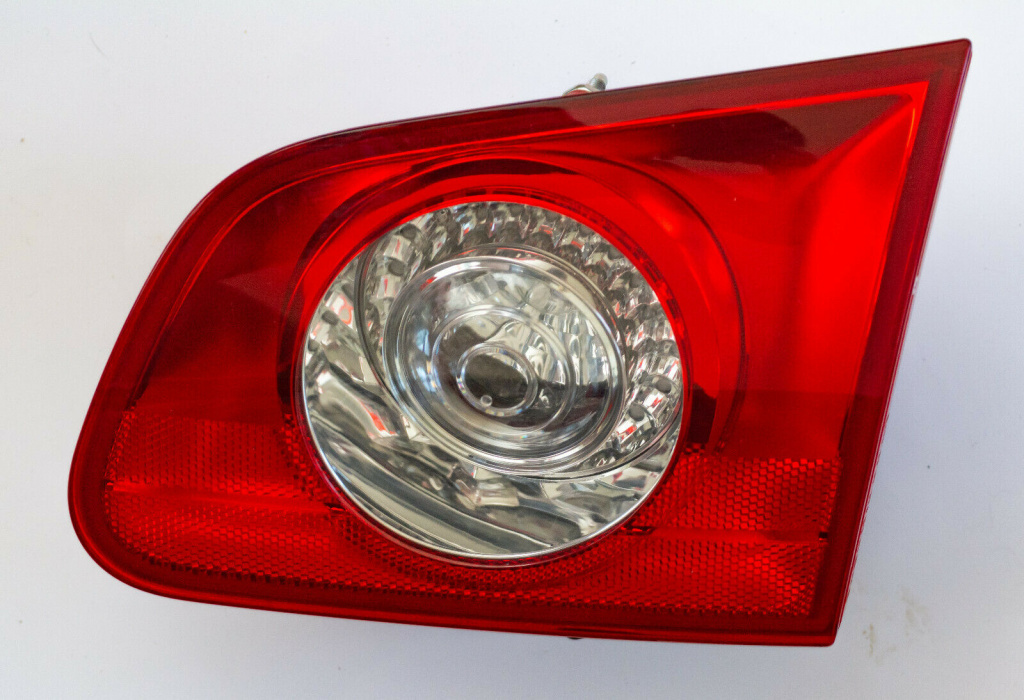 Stop Dreapta VW Passat B6 Variant 2005/08-2010/11 3C5 2.0 FSI 110KW 150CP Cod 3C9945094