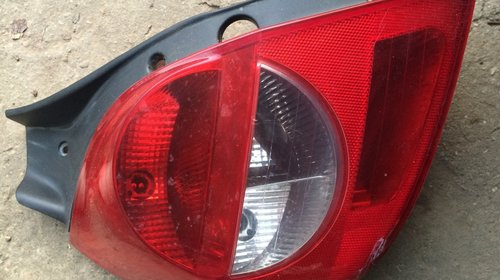 Stop lampa stanga renault clio 3