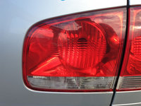 Stop Lampa Tripla Dreapta de pe Haion Haion Portbagaj Volkswagen Touareg 7L 2003 - 2007