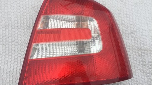 Stop lampa tripla dreapta Skoda Octavia 2 1Z5