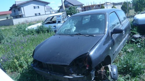 Stop stanga spate Renault Clio 2003 hathback 1.5 dci