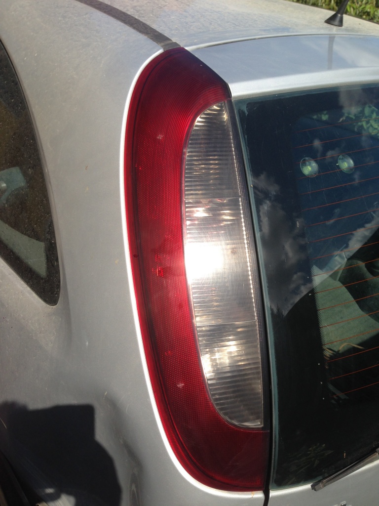 Stop/Triplă stanga spate Opel corsa C modelul in 2 usi stare buna de functionare