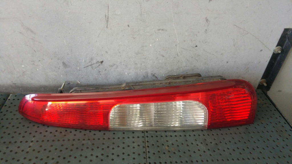 Stop tripla lampa dreapta ford c max dm2 3m5113a60