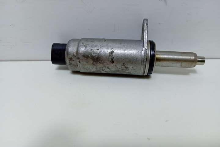 Supapa comanda solenoid 3.2 fsi 06E10369