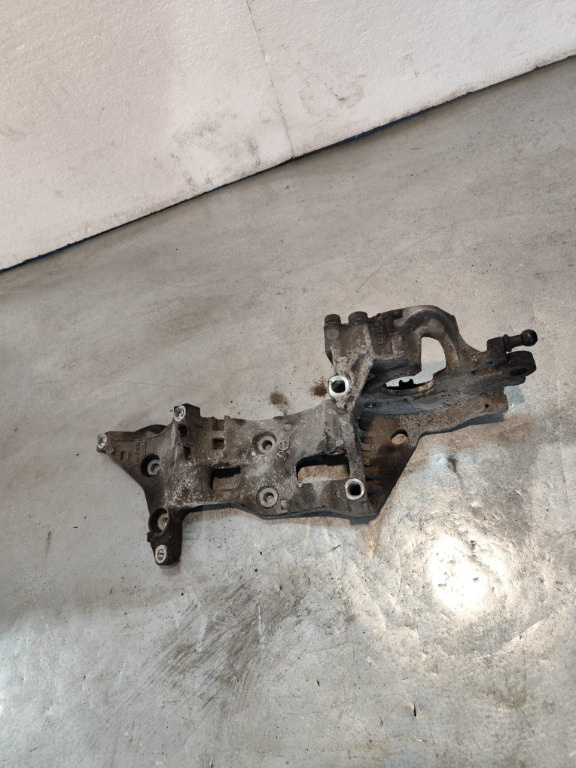 Suport alternator VW Caddy IV 2.0 TDI 75cp cod pie