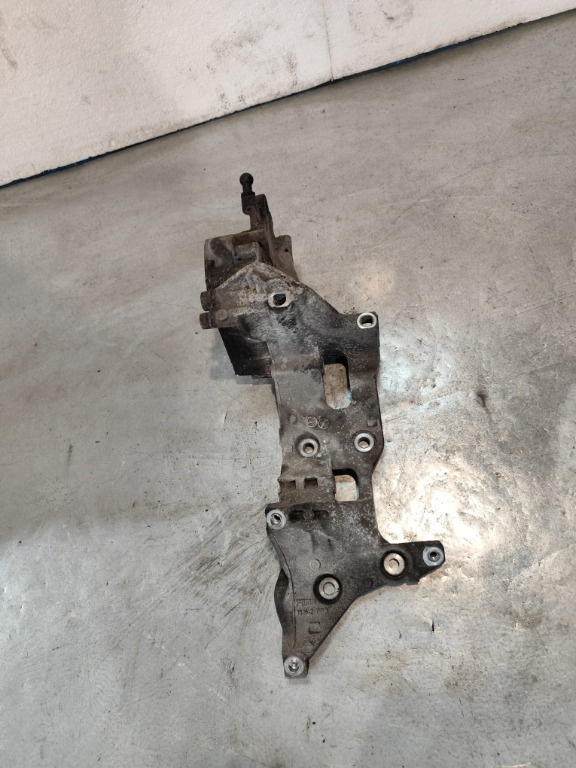 Suport alternator VW Caddy IV 2.0 TDI 75