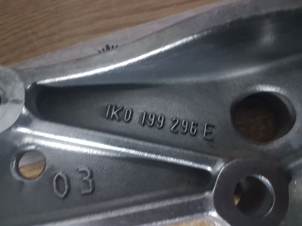 Suport bascula dreapta fata 1k0199296E v