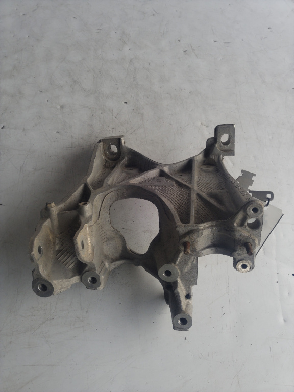 Suport cadru motor dreapta Audi A4 an 20